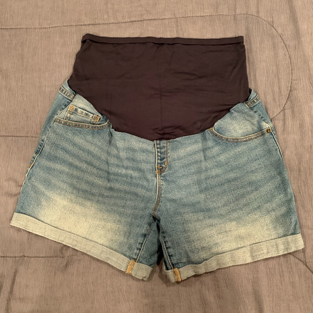 Old Navy Maternity shorts